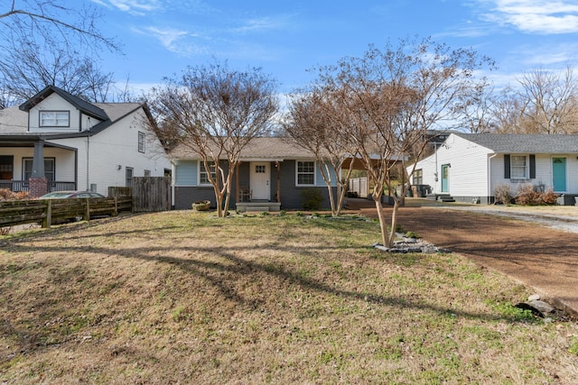 view of front of house featuring a front yard