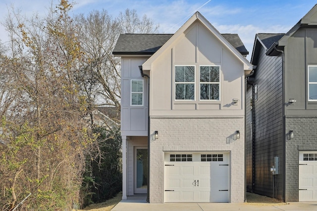 view of front facade featuring a garage