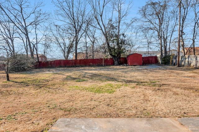 view of yard with a shed