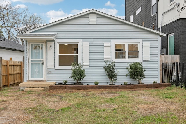 view of front facade with a front yard