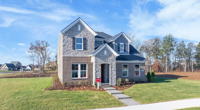 view of front of home featuring a front yard