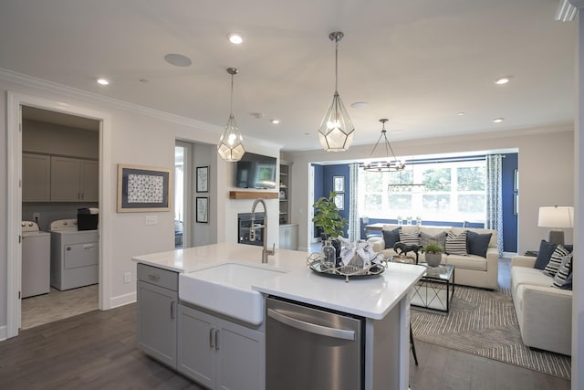 kitchen with sink, gray cabinetry, washer and dryer, a center island with sink, and dishwasher