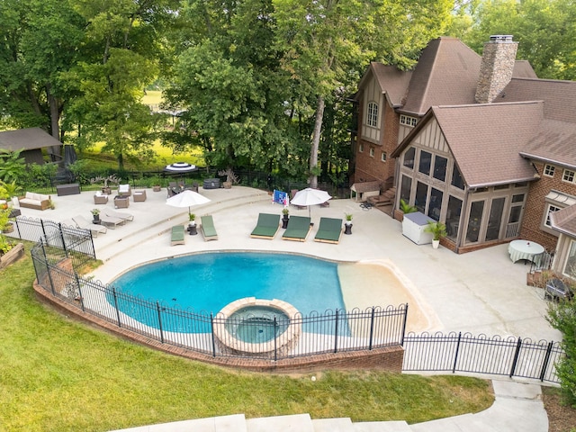 view of pool with an in ground hot tub, a yard, and a patio area