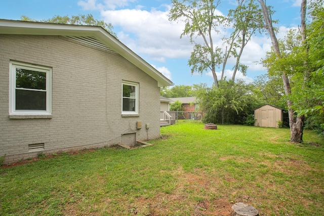 view of yard featuring a storage unit