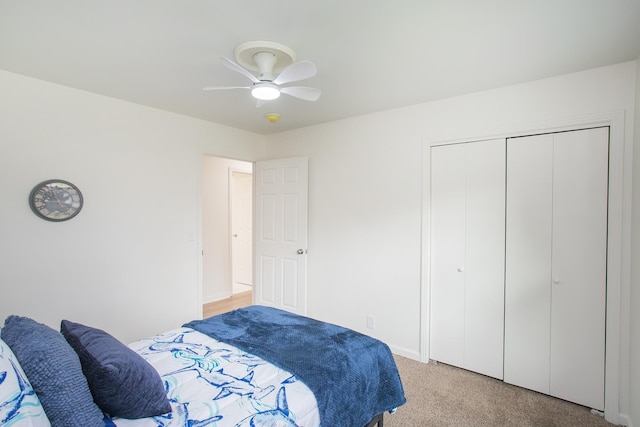 bedroom with light carpet, ceiling fan, and a closet