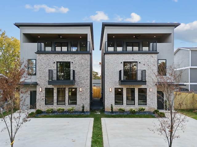 view of front of home featuring a balcony and ceiling fan