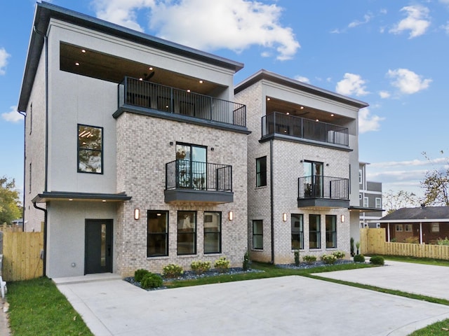 exterior space featuring a balcony