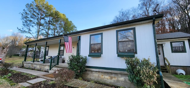 view of front of property featuring a porch