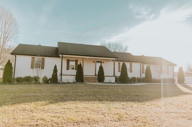 view of front of property with a front lawn