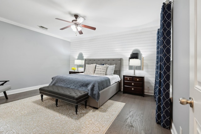 bedroom featuring crown molding, dark hardwood / wood-style floors, and ceiling fan