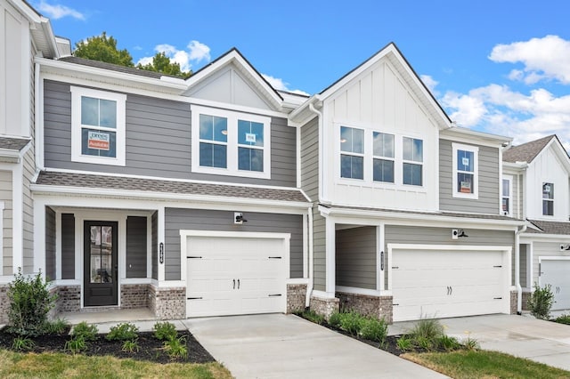 view of front facade featuring a garage