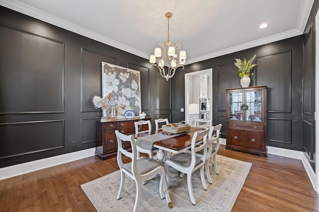 dining area featuring ornamental molding, dark hardwood / wood-style flooring, and a chandelier