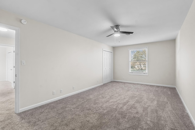 carpeted empty room featuring ceiling fan