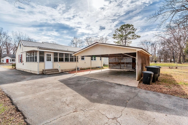 view of front facade featuring a carport