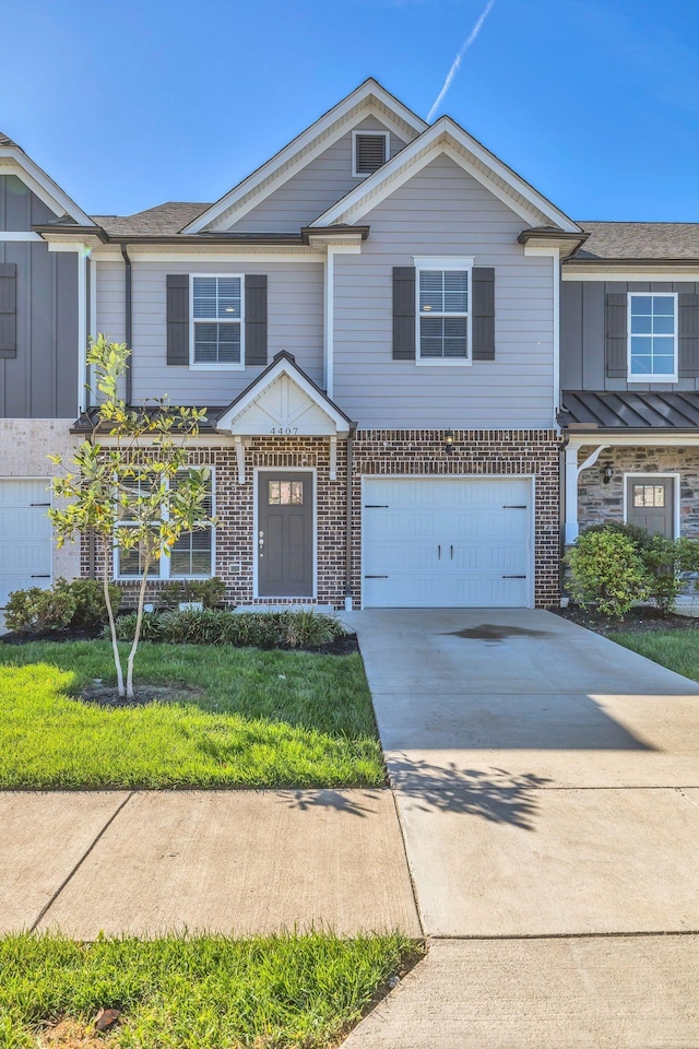 view of front facade with a garage and a front yard