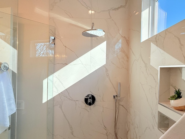 bathroom featuring tiled shower