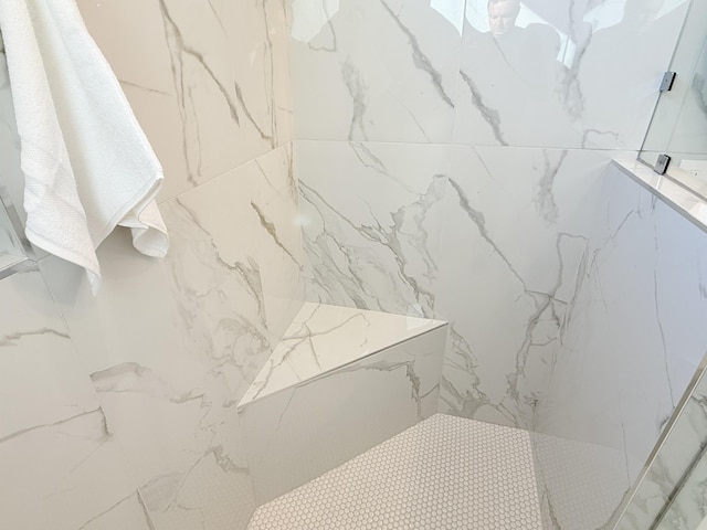 bathroom featuring a tile shower