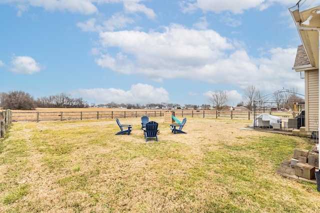 view of yard featuring a rural view