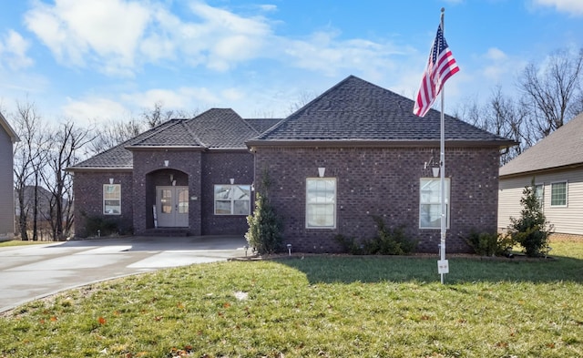 view of front of property with a front lawn