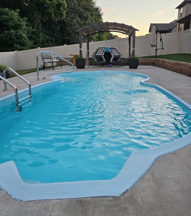 view of pool at dusk