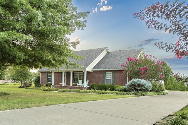 view of front of house with a front lawn