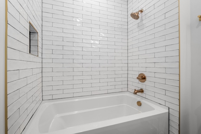 bathroom featuring tiled shower / bath combo