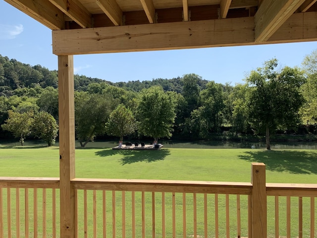 view of yard featuring a water view