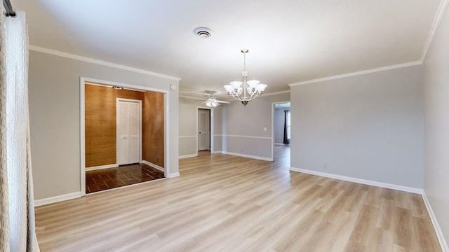 empty room with ceiling fan with notable chandelier, ornamental molding, and light wood-type flooring