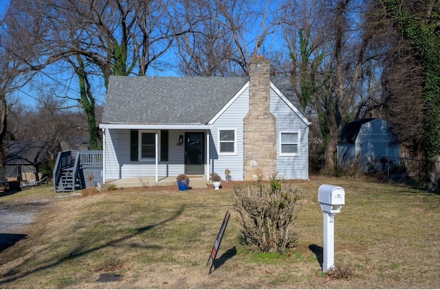 view of front facade with a porch and a front lawn