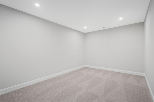 unfurnished room featuring carpet