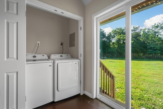 laundry room featuring electric panel and independent washer and dryer