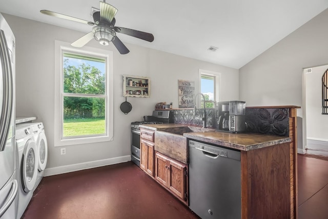 kitchen with vaulted ceiling, separate washer and dryer, sink, ceiling fan, and stainless steel appliances