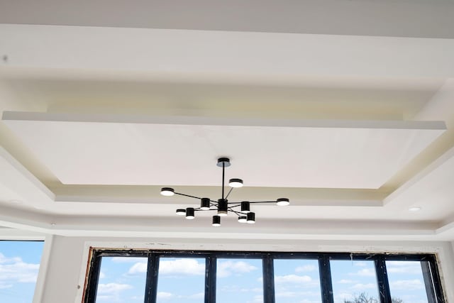 details featuring a notable chandelier and a tray ceiling