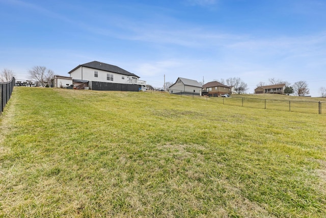 view of yard featuring a rural view