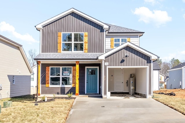 view of front of home featuring water heater and a front yard