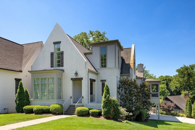 view of front of house with a front yard