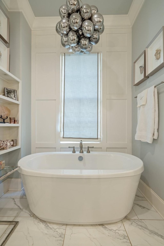 bathroom with crown molding, an inviting chandelier, and a tub