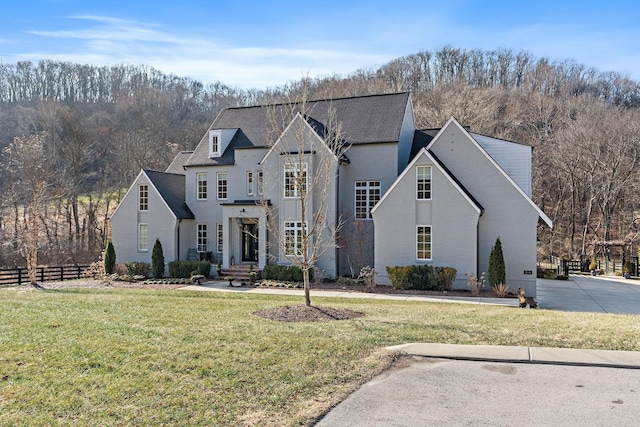 view of front of house featuring a front yard