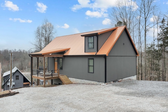 view of front of property featuring covered porch