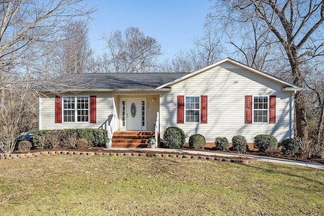 single story home with a front lawn