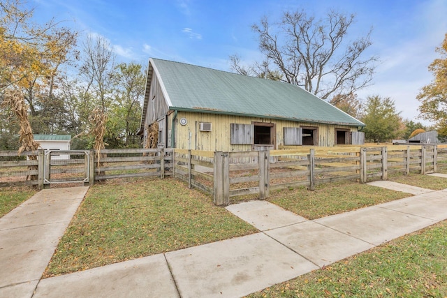 exterior space featuring an outbuilding