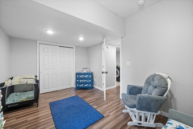 sitting room with washer / dryer and wood-type flooring