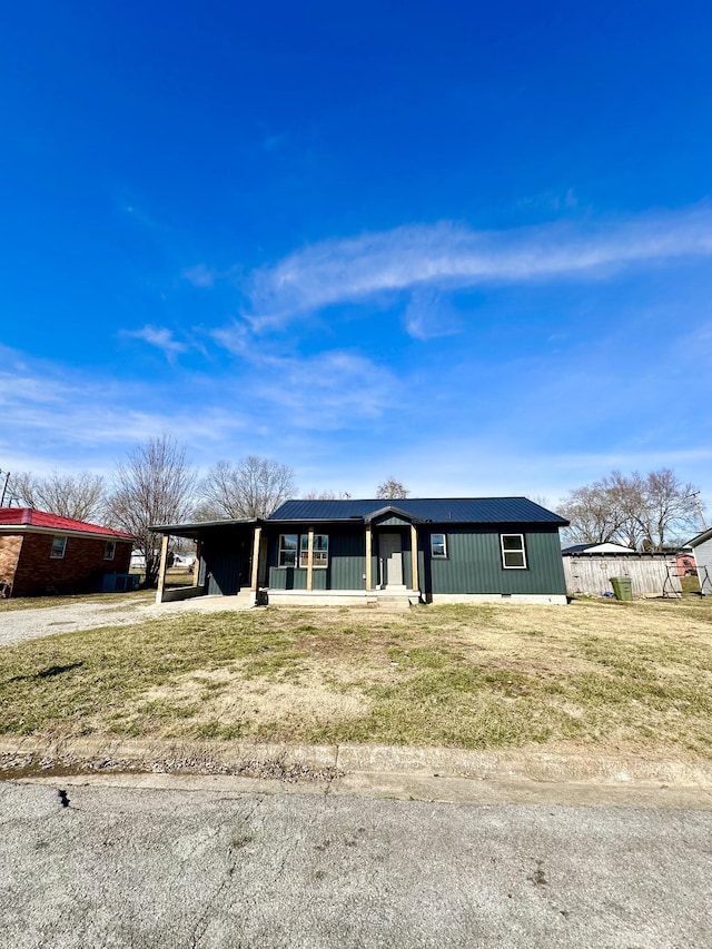 view of front of home featuring a carport