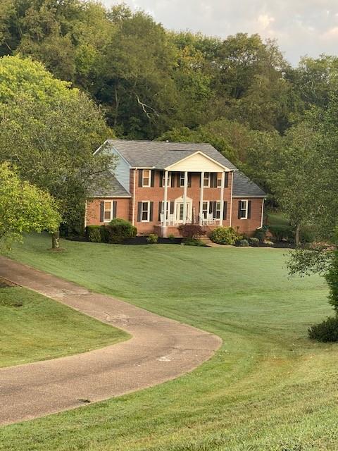 view of front of property with a front lawn