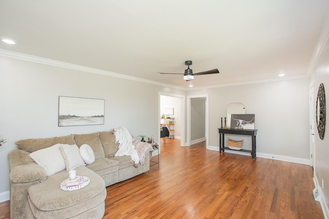 living room featuring hardwood / wood-style floors, crown molding, and ceiling fan