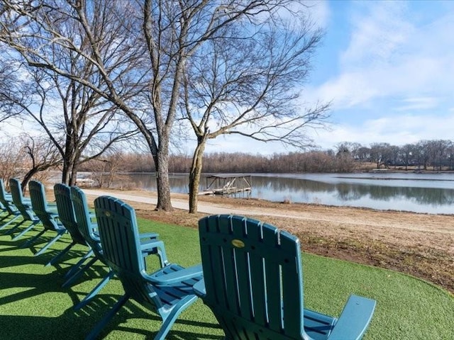 view of yard featuring a water view