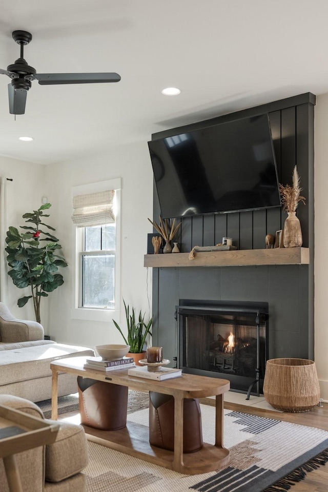 living room featuring hardwood / wood-style flooring and ceiling fan