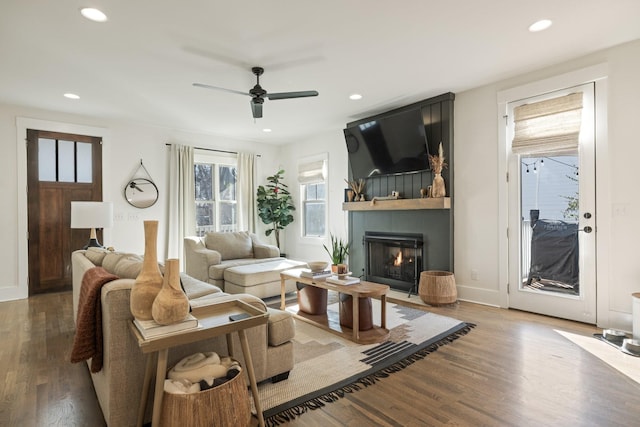 living room featuring hardwood / wood-style flooring and ceiling fan