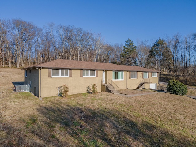 single story home featuring a front yard