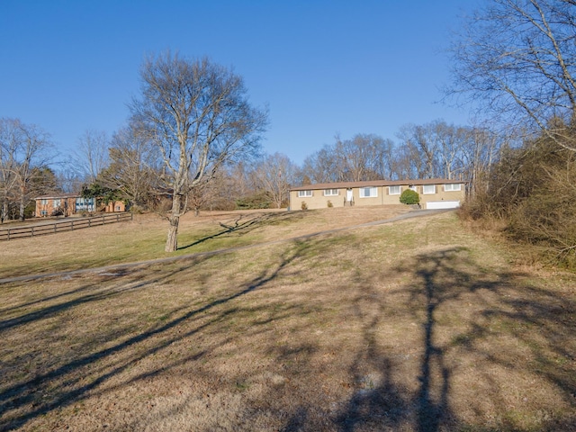 view of yard featuring a rural view